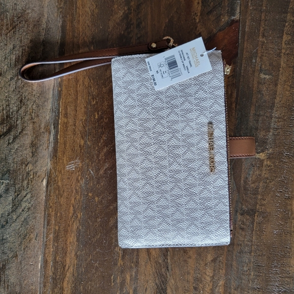 💥NEW! Michael Kors Wristlet - Picture 9 of 10